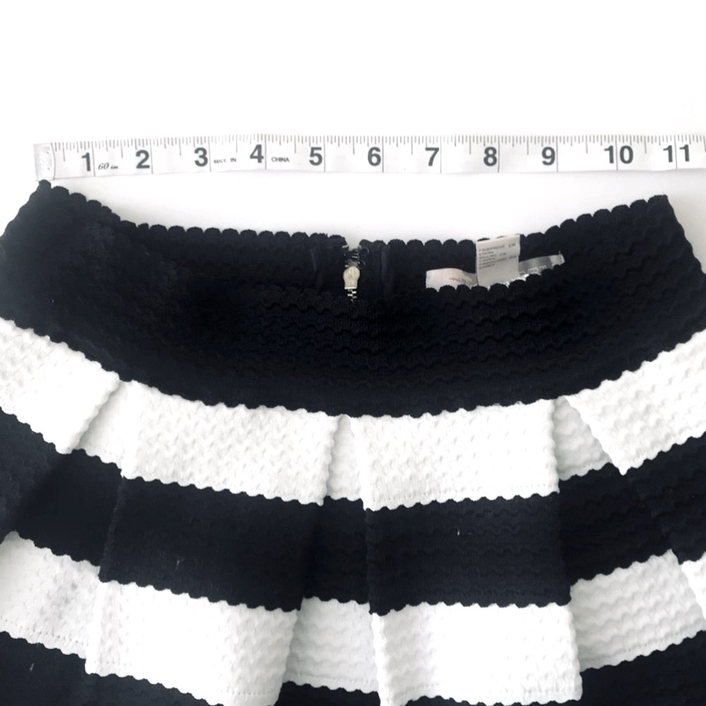 Structured black and white pleated A-line skirt size S - Picture 6 of 7